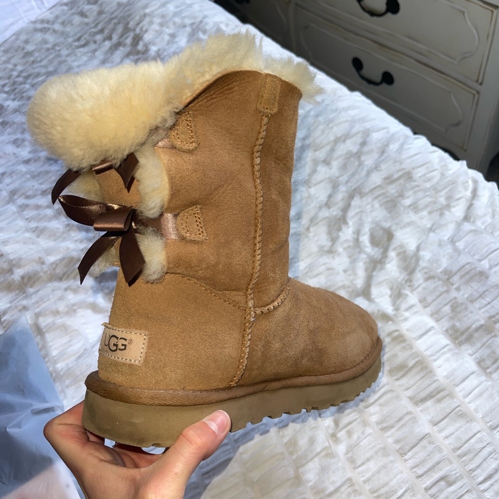 Tan Bailey bow ugg boots